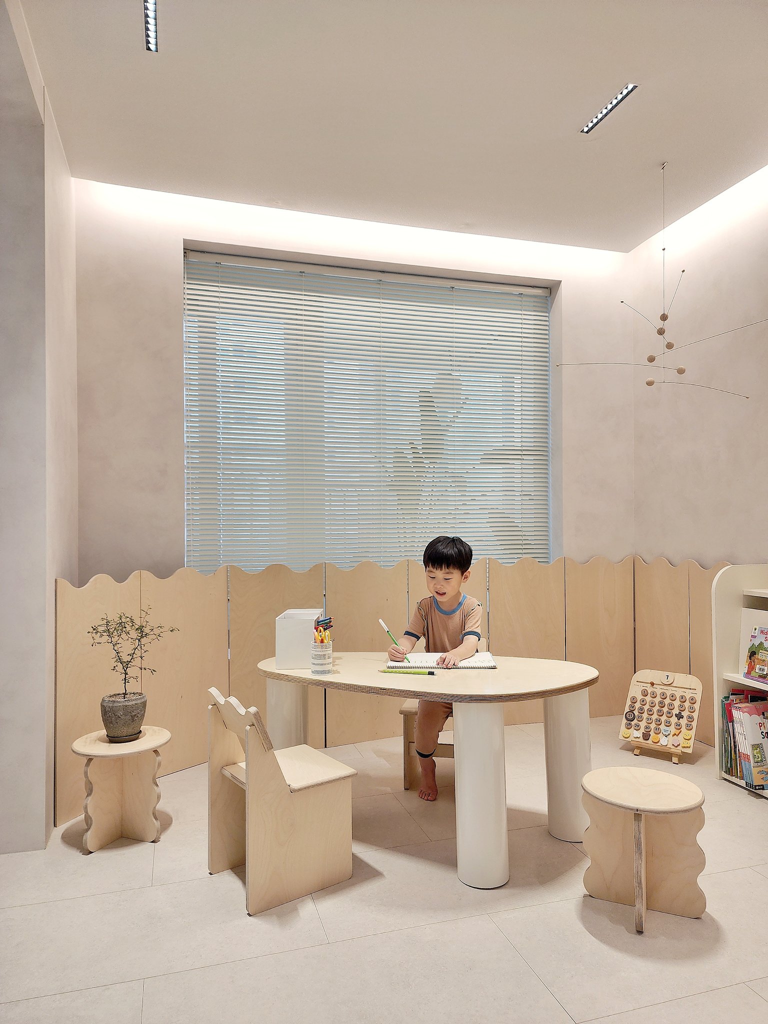 재니쓰홈 웨이브 유아 의자 아기 원목 책상의자 자작나무 등받이 상세 이미지 1